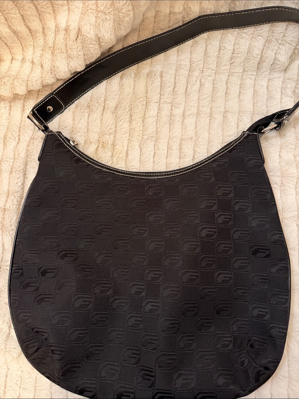 FUBU - The Collection Black Women’s Shoulder Bag - Classic Embossed Design - Picture 3 of 6